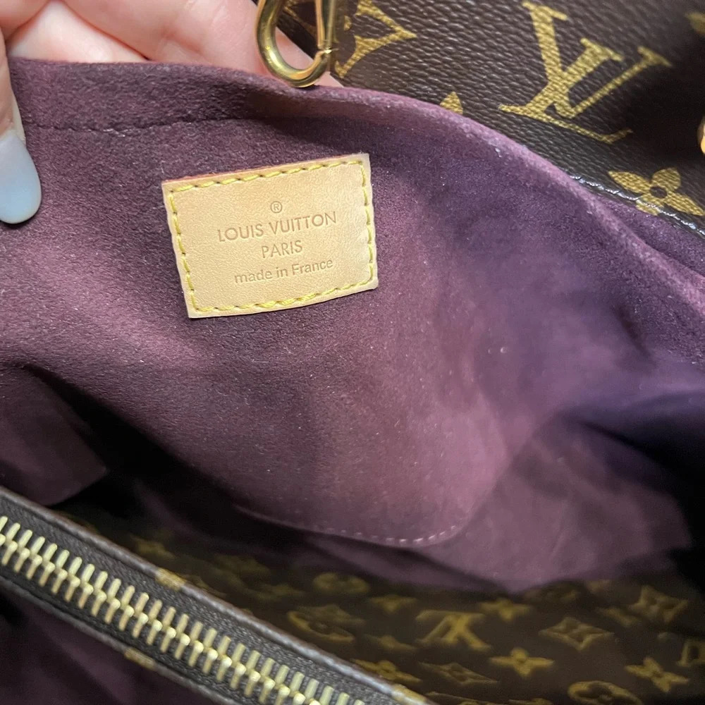 Louis Vuitton 
MONTAIGNE LEATHER HANDBAG in Excellent Condition - Picture 8 of 15